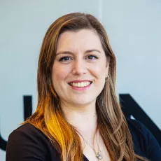 Daniella Meza, Gerenta de Comunicaciones, Relaciones Laborales y Bienestar